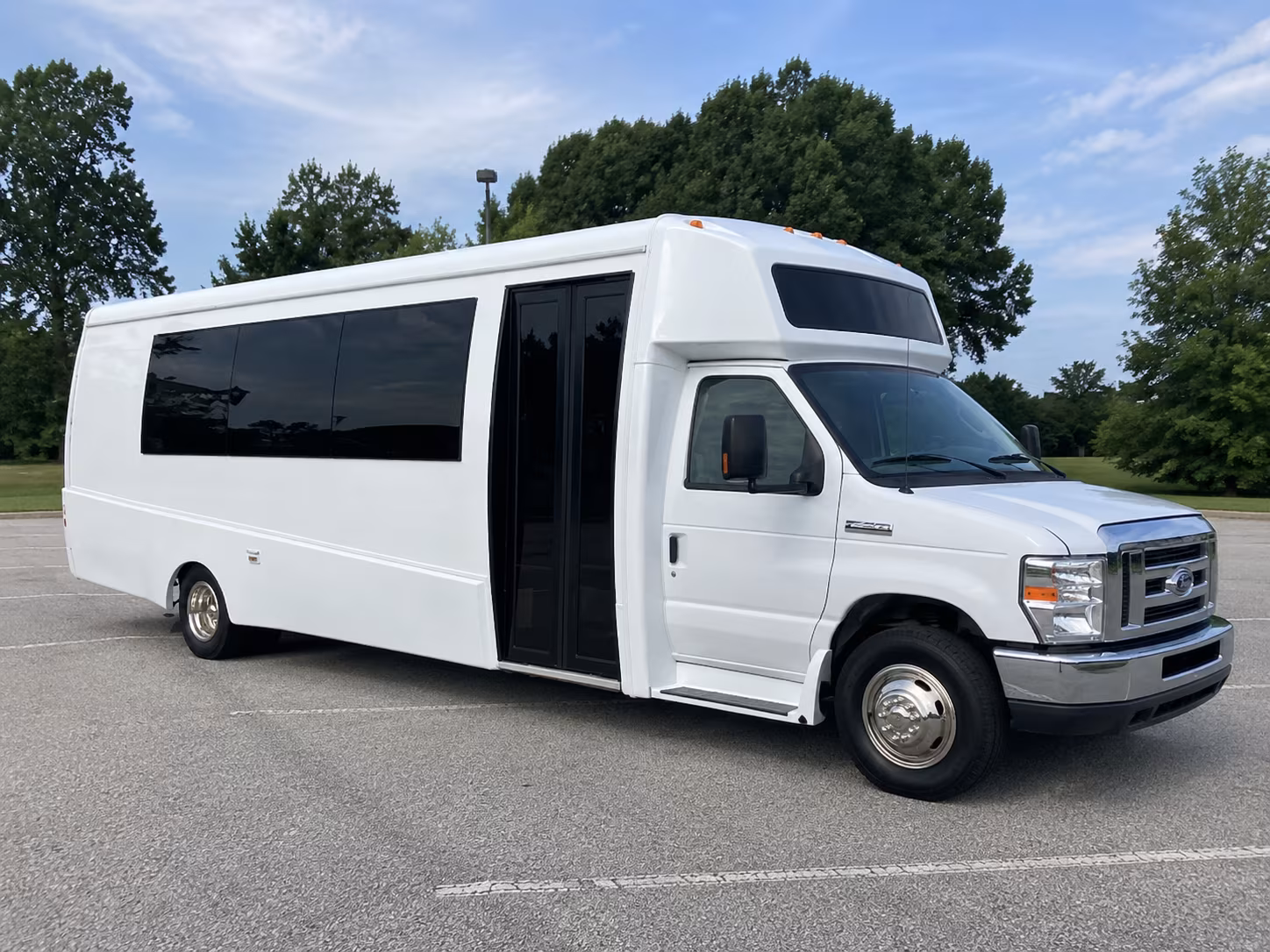 clarksville 18 passenger party bus