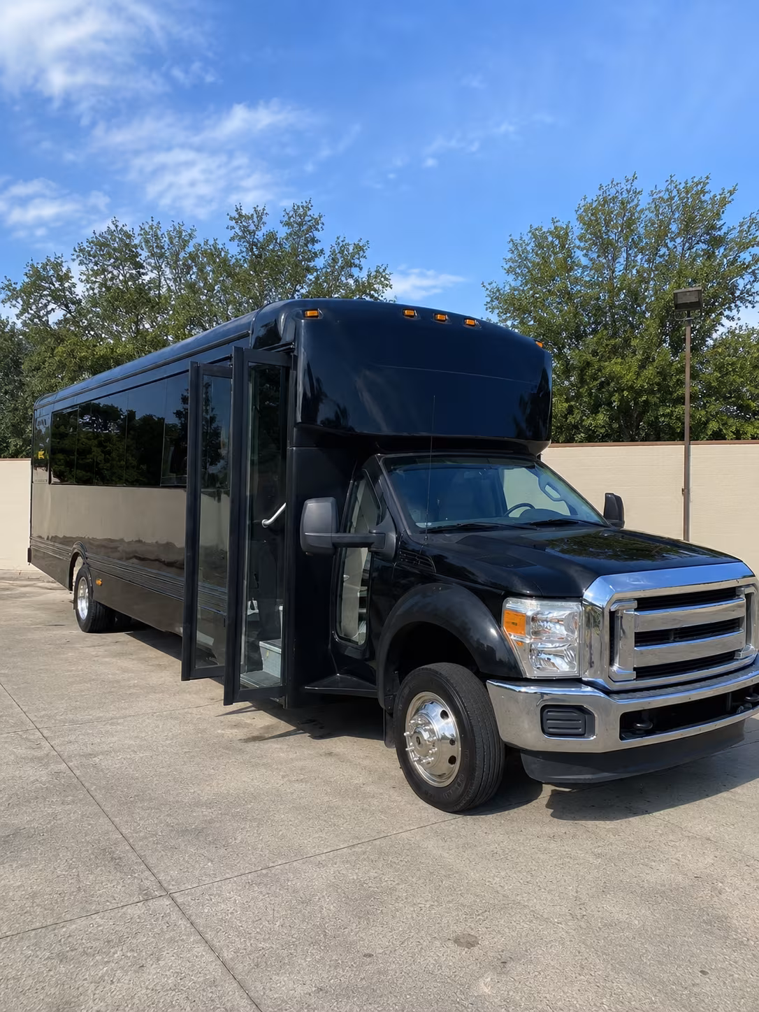 clarksville 20 passenger party bus