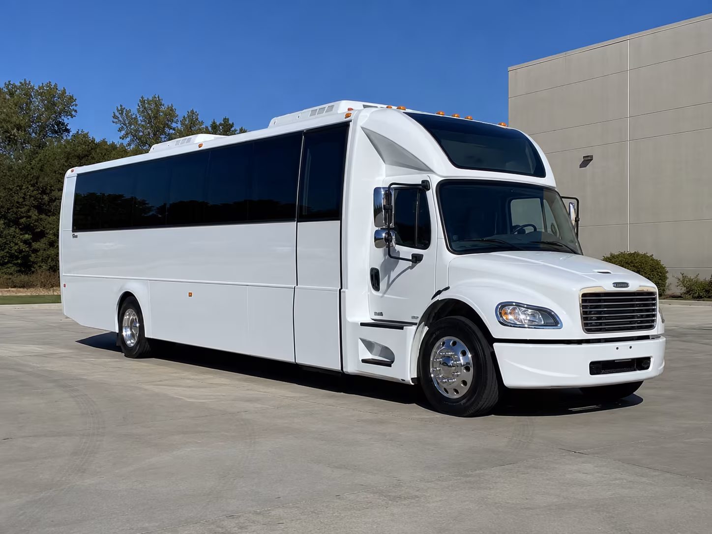 clarksville 28 passenger party bus