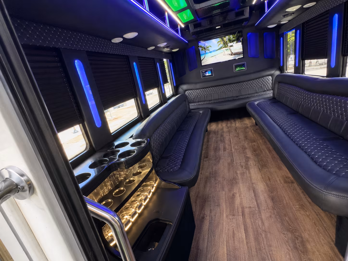 rent a party bus in clarksville for pre prom dinners and photo stops